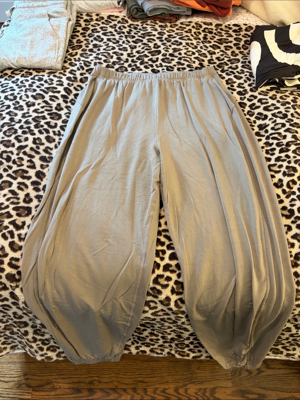 Be calm joggers - M taupe